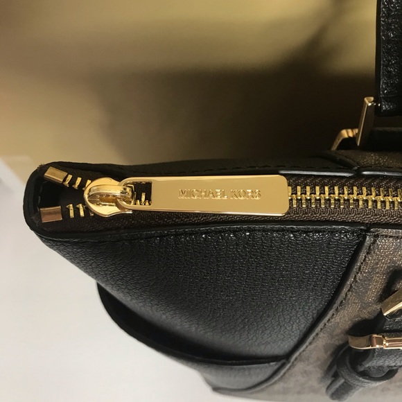 MICHAEL KORS CHARLOTTE LARGE TOP ZIP TOTE - Picture 4 of 13